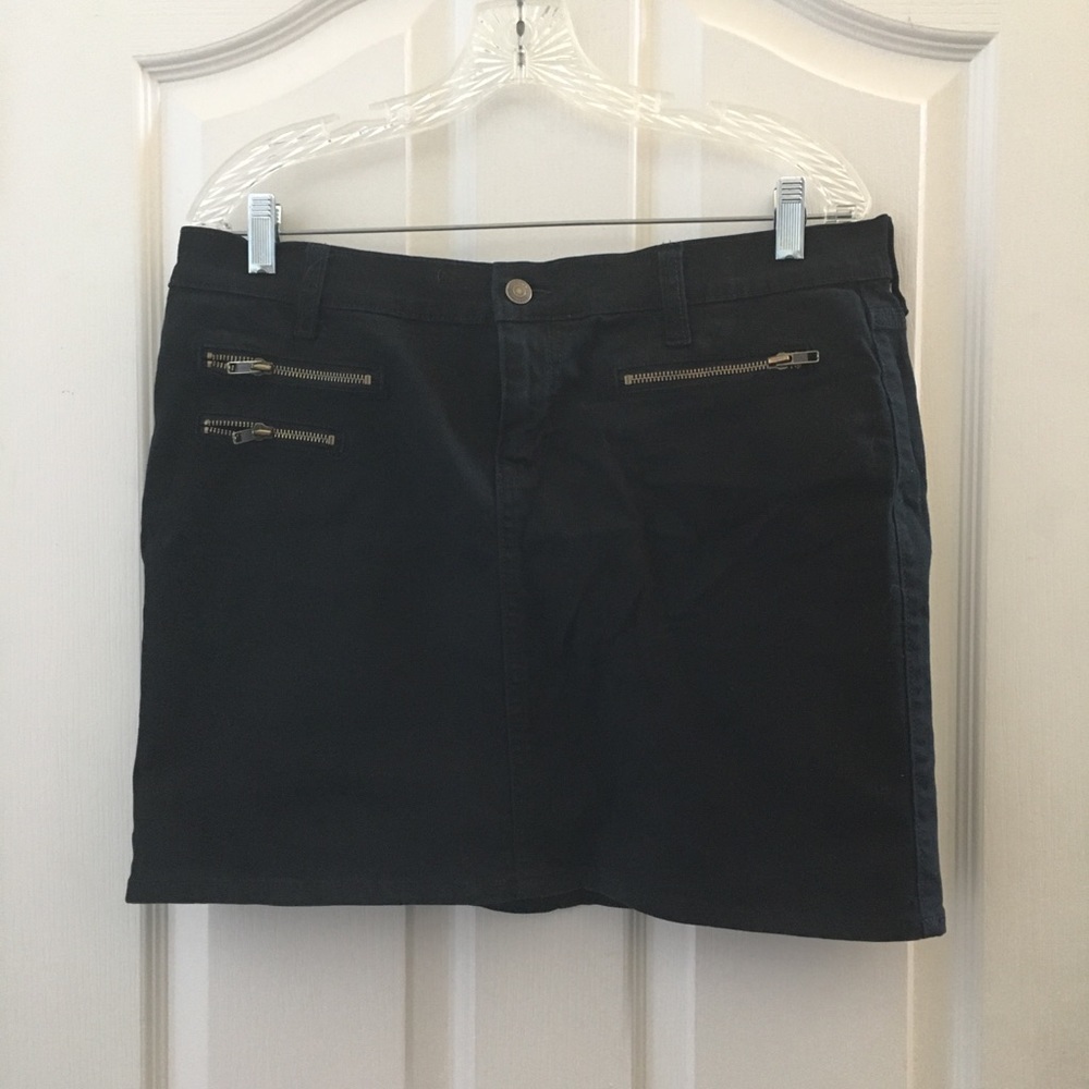 FINAL MARKDOWN Ladies old navy diva skirt 12